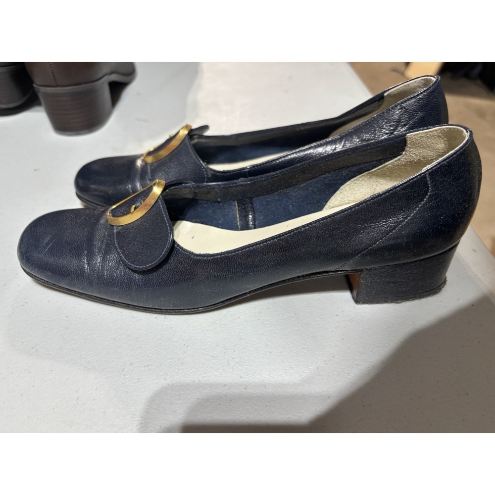 Vintage 80s Amalfi Made in Italy Genuine  Leather Navy Heels Size 7.5 AAAA Buckl